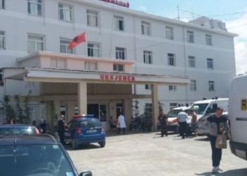 E pazakontë në Fier, 9 vajza e gra përfundojnë në spital, pësuan reaksion nga parfumi
