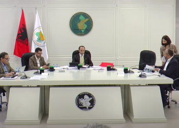 Përdori administratën në fushatë për zgjedhjet e 6 marsit, KAS i heq gjobën Majlinda Angonit