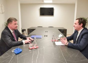 Lajçak zhvillon takim urgjent me Albin Kurtin