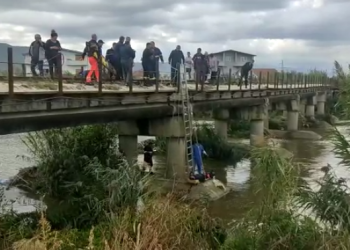 Bie nga ura një person në ujërat e Drinit në Lezhë, rrezikon të mbytet (VIDEO)