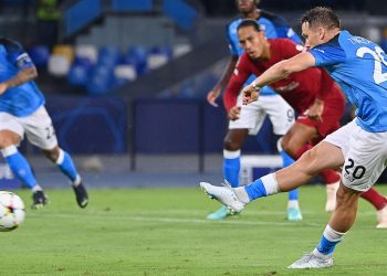 Liverpool dorëzohet përball Napolit, Atletico triumfon në frymën e fundit