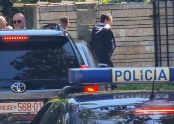 Çfarë po ndodh? Edi Rama dhe Albin Kurti takohen tek vila 31 (Video)