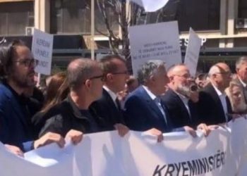 Vazhdon me vendosmëri dita e dytë e protestës për arsimin në Kosovë
