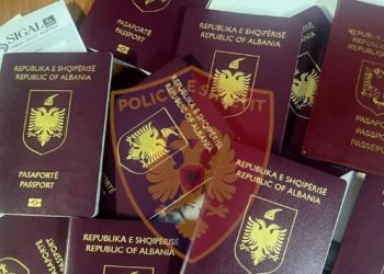 Mashtronte qytetarët për viza punë në Angli, arrestohet 32-vjeçarja në Tiranë