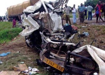 Kamioni përplaset me autobusin, 5 të vdekur dhe 54 të plagosur