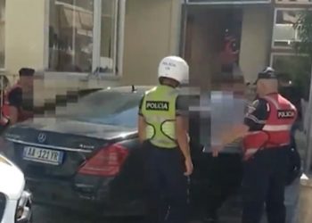 Transportoi në mënyrë të paligjshme emigrantë, kapet 19-vjeçari në Sarandë 