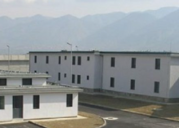 E rëndë/ I dënuar me 10 vite në burgun e Drenovës, tenton të vrasë veten