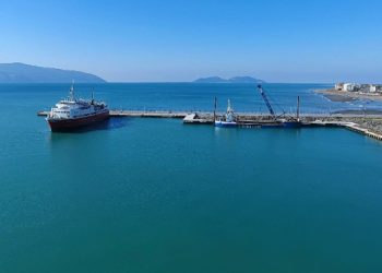 “Katastrofë mjedisore”, vlonjatët në protestë kundër anijes që do të prodhojë energji