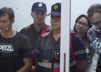 Akuzohen si spiunë, ukrainasi përlotet para gjykatës: Rusët më lanë sakat vëllanë