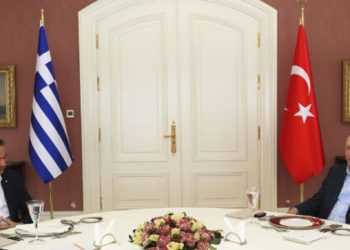 “Darka e sikletshme”, Edogan dhe Mitsotakis ulen në tryezë përballë njëri-tjetrit