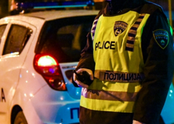 E rëndë/ Babai rreh foshnjën 3-muajshe, i vdes në duar