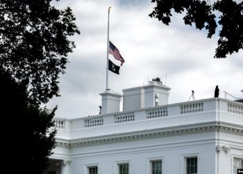 Shtëpia e Bardhë në zi për vdekjen e Mbretëreshës Elizabeth II