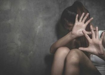 E rëndë/ I moshuari abuzon seksualisht me fëmijën 8 vjeç