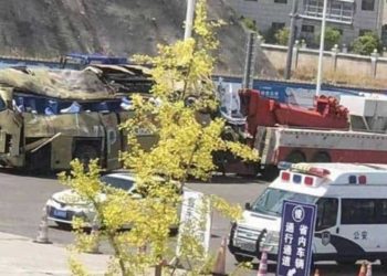 E rëndë/ Autobusi me të infektuar përmbyset në autostradë, vdesin 27 persona