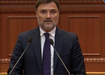 Flamuri i BE në vend/ Alibeaj: Çfarë europiane ka kur Drejtori i Policisë shkarkohet pa motiv?