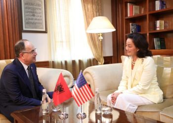 Pas takimit me presidentin Begaj, ambasadorja Kim jep mesazhin e veçantë