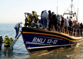 Mijëra emigrantë ilegalë në Kanalin e la Manshit, ja sa fëmijë rrezikojnë të mbyten çdo ditë