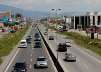 Përplaset kamioni me mbikalimin në Sukth, plagoset një person