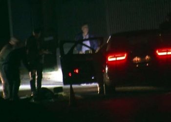 Tiranë/ “Audi” humbet kontrollin dhe përfundon në trotuar, ja çfarë ndodhi