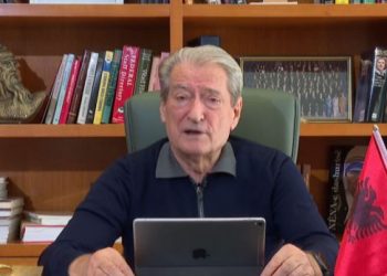 Berisha bashkëbisedim në FB me qytetarët: Në këtë vend, të varfërit po bëhen më të varfër