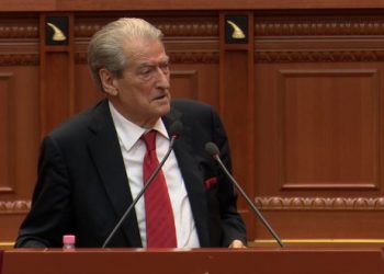 “Ju po talleni”/ Berisha sfidon PS: Shkoni të takoni qytetarët, hajdeni me mua të dalim ballë përballë!