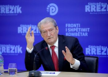 Mbyllja e “Mehmet Akif”, Berisha kritikon Ramën: Turp! Akt i shëmtuar