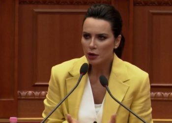 Grida Duma “shpërthen” ndaj mazhorancës: I hidhni vaj “kapsllëku” makinës së propagandës