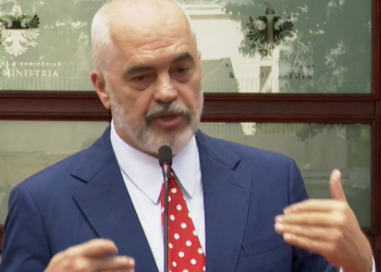 Rama mohon takimin me Tom Doshin: Se di kush hyn e del nga kjo godinë