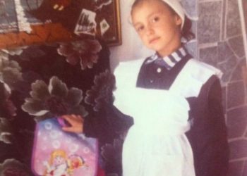 Moderatorja kthehet pas në kohë, ndan fotot nga bankat e shkollës