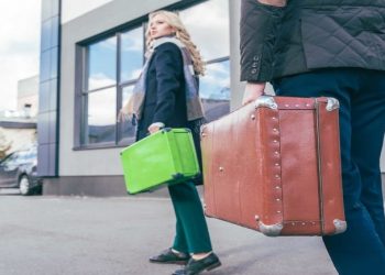 “Rekord ikja e të rinjve”, anketa e OECD në Shqipëri: 79% emigrojnë për paga më të larta