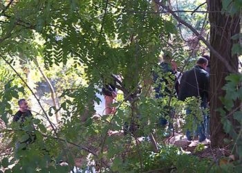 Ra në lumë duke udhëtuar me makinë/ Asnjë gjurmë nga shqiptari, familjarët: Na ndihmoni!