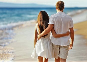 Këto janë shenjat që shpenzojnë shumë kohë duke vlerësuar dikë në një lidhje