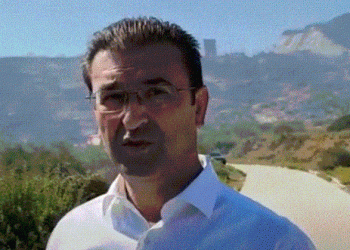 Zjarri masiv në Margelliç për pak rrezikoi banesat, Prefekti i Fierit: Kërkuam ndërhyrje nga ajri