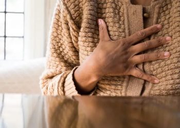 Si të kuptoni nëse dhimbja e gjoksit është një problem me zemrën