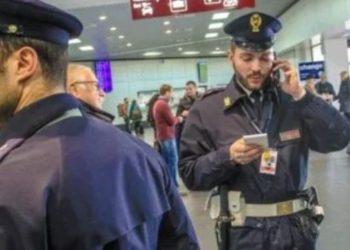Tentuan të kalonin me pasaporta false, policia anulon fluturimin dhe vë në pranga çiftin shqiptar