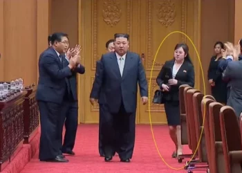 Me një çantë të zezë e ndjek kudo Kim Jong Un, ja kush është gruaja misterioze