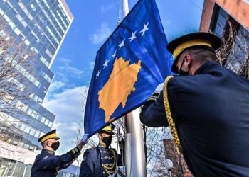 Kosova u ul pagat dy gjyqtareve që takuan Vuçiçin