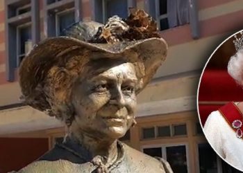 Siç u paralajmërua/ Busti i Mbretëreshës Elizabeth II shfaqet në mes të qytetit të Kukësit