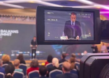 Sulmet kibernetike, Kurti kërkesë të rinjve IT: Qëndroni në Kosovë