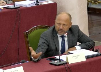 “Mos më bëj si papagall”, Mziu përplaset me Ndreun te “Territorialja”: Je dru fare ti
