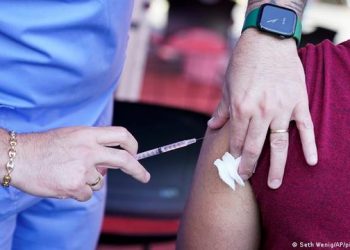 BE i jep dritën jeshile vaksinës për variantin Omicron