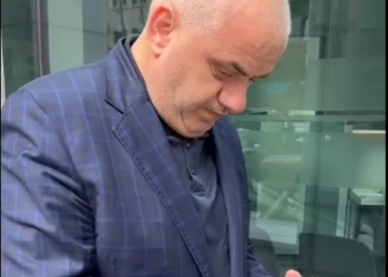 Artan Hoxha paralajmëron nga Ekuadori, publikon foto me dosje (FOTO)