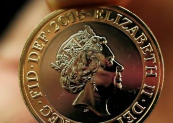 Paundi britanik bie në nivelin më të ulët në 37 vite kundrejt dollarit amerikan