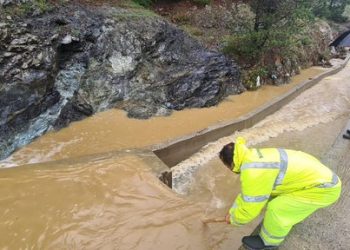Reshjet e dendura dëmtojnë linjat e ujësjellësit në Pukë