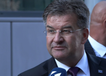 Publikohet data/ Ja kur do të vizitojnë Kosovën dhe Serbinë, Lajçak e këshilltarët për dialogun