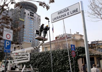 Qeveria shqiptare emërtoi rrugën përballë saj “Ukraina e Lirë”, BIRN: Ambasada ruse ndërron adresë