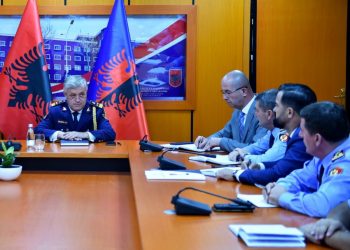 Drejtori i ri u jep porositë e para policëve: Nuk iu lejohet të mbani mjekër