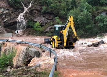 Reshjet në Tropojë shkatërrojnë urat dhe tokat bujqësore