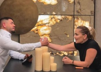 Noziy dhe Rozana Radi harrojnë inatet, shtrëngojnë duart (FOTO)