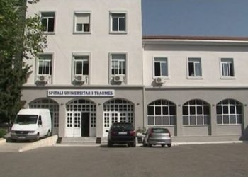 U kap mat duke marrë para, arrestohet mjeku në Spitalin e Traumës